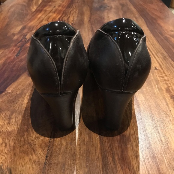 Clarks brown leather oxford heel size 8.5 - Picture 3 of 4